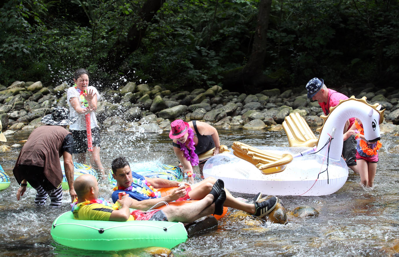 Un total de 15 embarcaciones se echaron al agua en una edición que contó con la participación de unos 70 triputantes