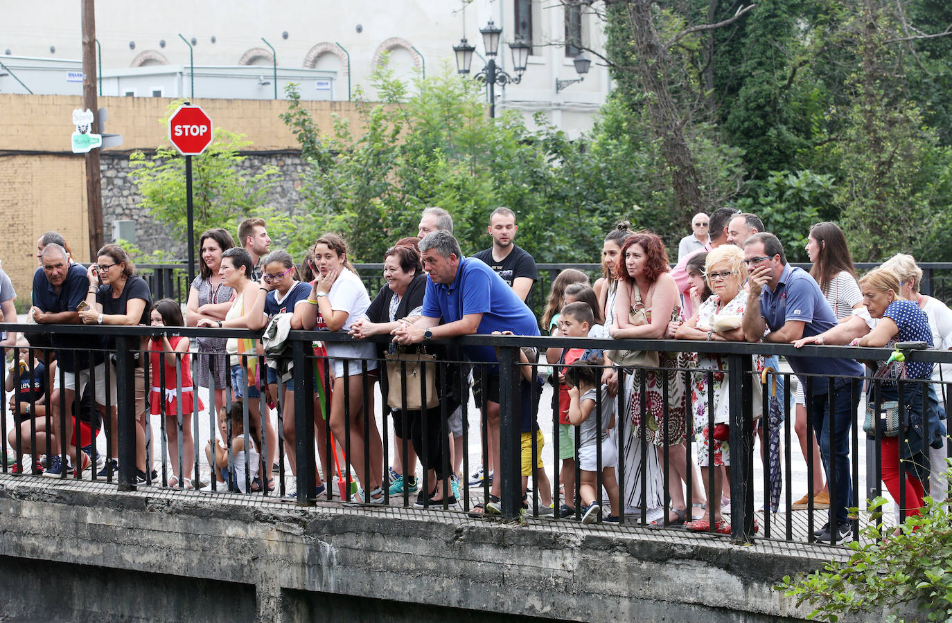Un total de 15 embarcaciones se echaron al agua en una edición que contó con la participación de unos 70 triputantes