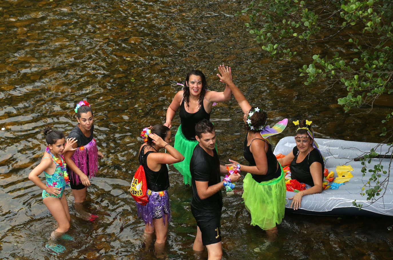 Un total de 15 embarcaciones se echaron al agua en una edición que contó con la participación de unos 70 triputantes