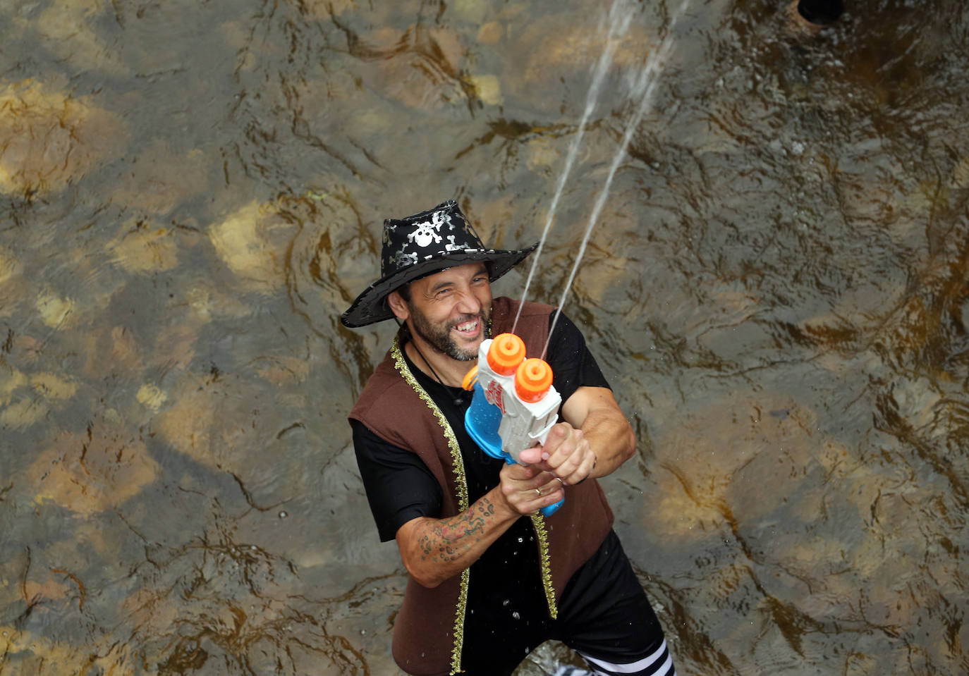 Un total de 15 embarcaciones se echaron al agua en una edición que contó con la participación de unos 70 triputantes
