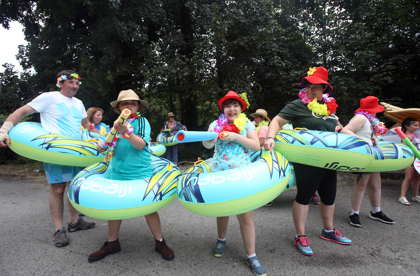 Un total de 15 embarcaciones se echaron al agua en una edición que contó con la participación de unos 70 triputantes