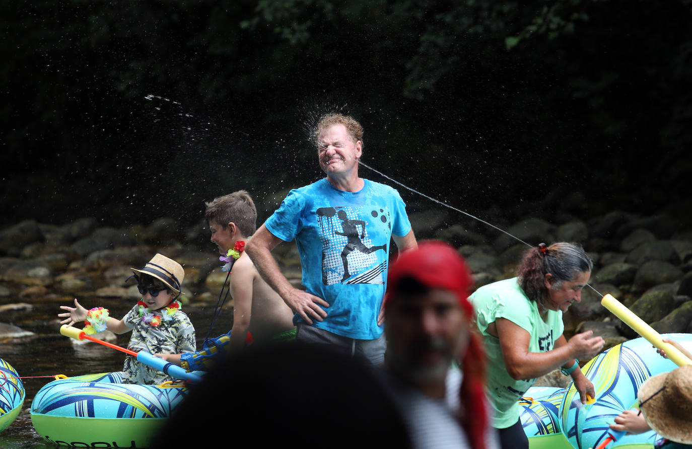 Un total de 15 embarcaciones se echaron al agua en una edición que contó con la participación de unos 70 triputantes