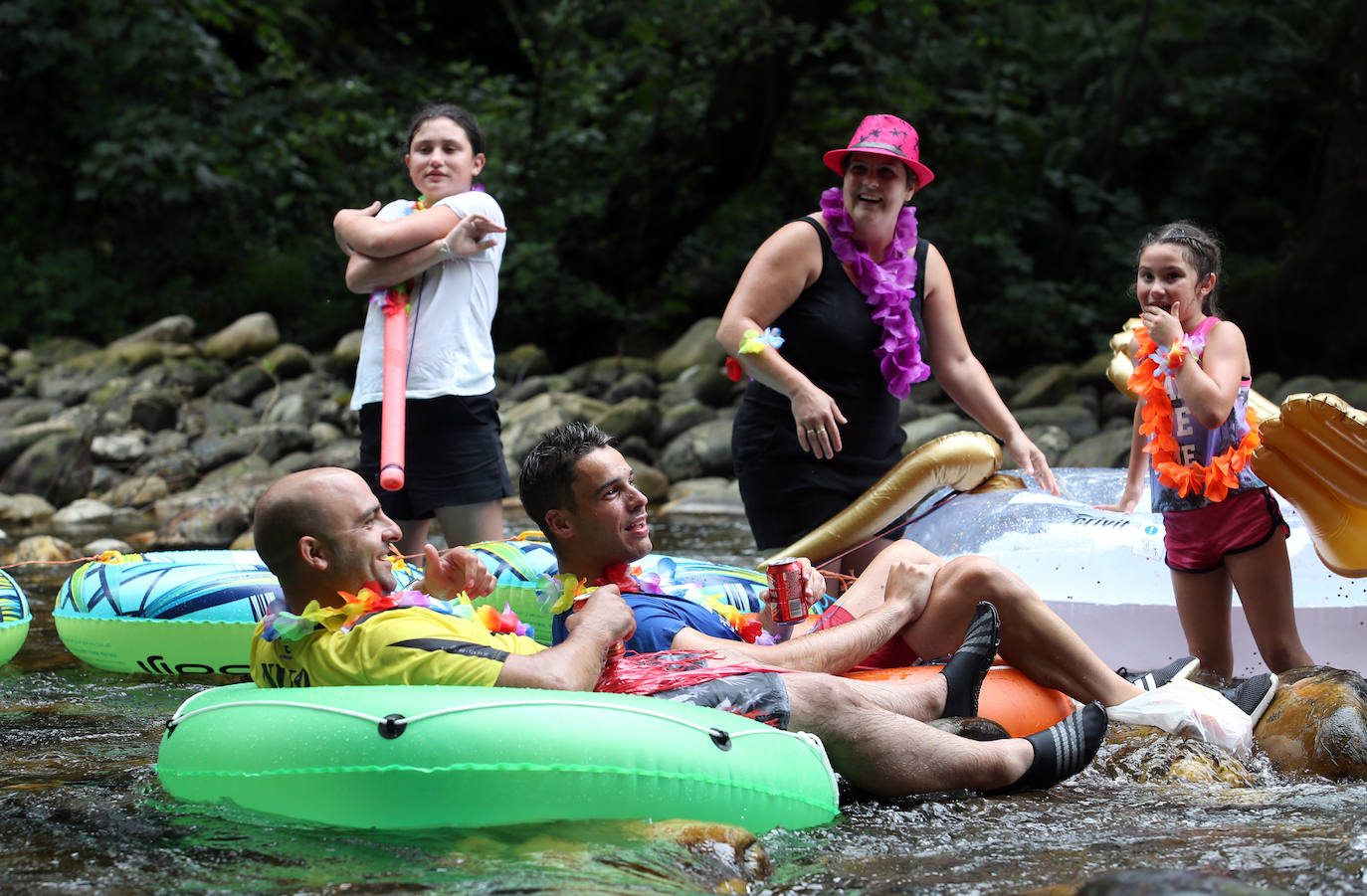 Un total de 15 embarcaciones se echaron al agua en una edición que contó con la participación de unos 70 triputantes