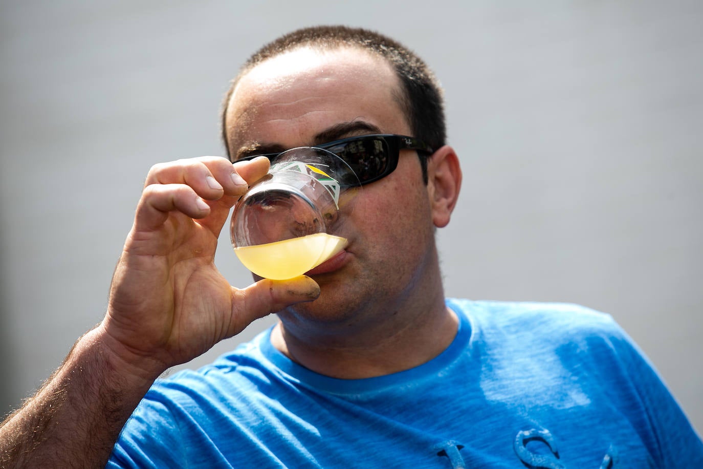 El Festival de la Sidra de Nava celebra su 42 edición. Este sábado tuvo lugar la final del 'Concurso de la mejor Sidra Natural'. Una cita que congregó a numeroso público para quien también hubo una interesante oferta grastronómica de productos de la zona.