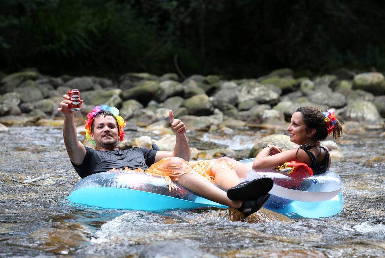 Un total de 15 embarcaciones se echaron al agua en una edición que contó con la participación de unos 70 triputantes