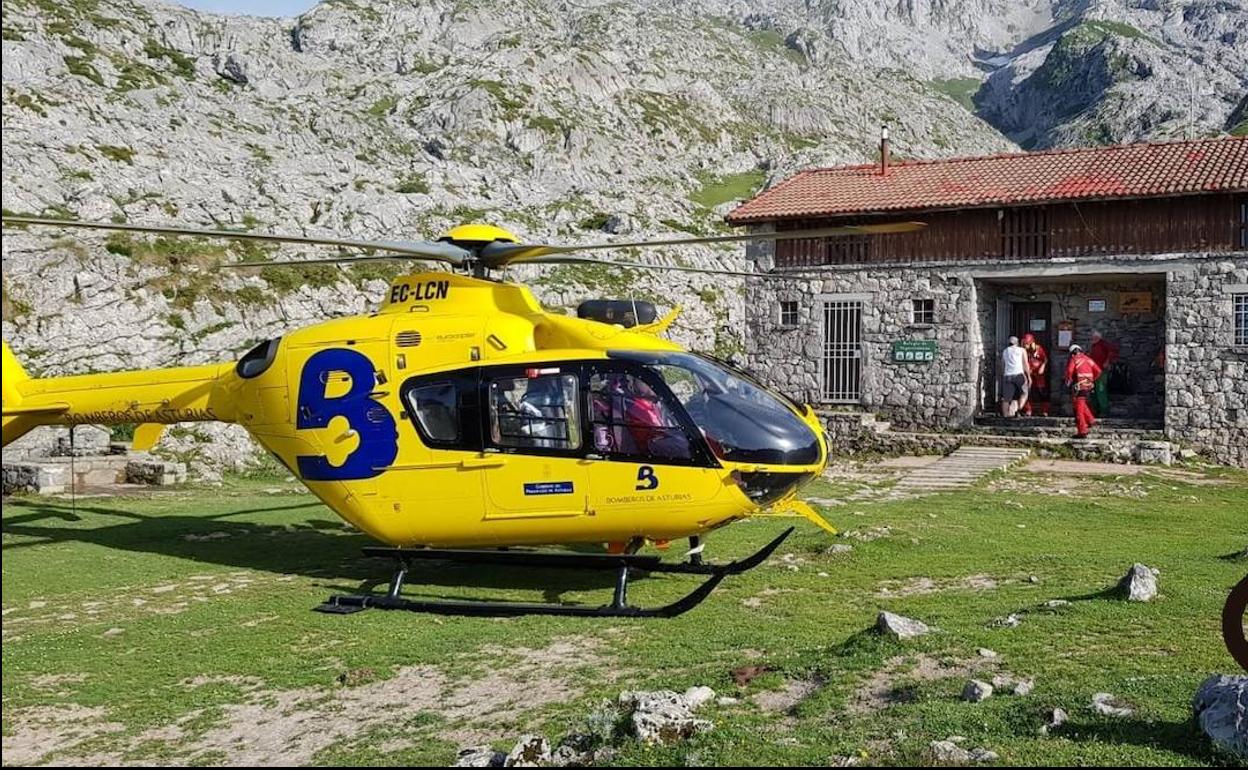 El helicóptero del Sepa, en el refugio de Vegarredonda