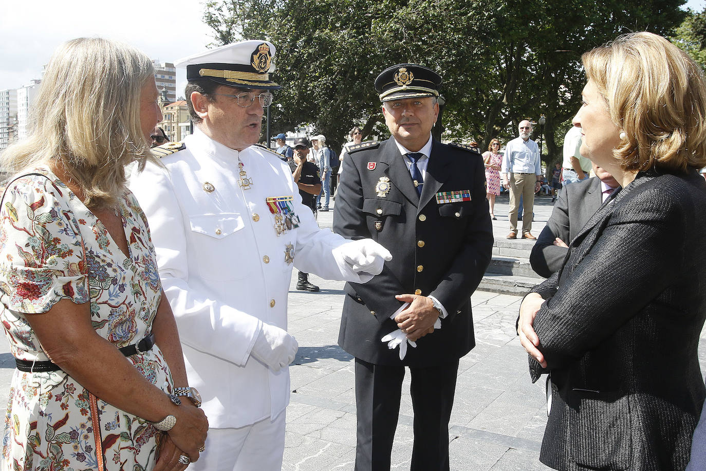 «Gijón ha nacido de la mar». La Comandancia Naval de Gijón ha festejado, como es tradicional, El Carmen, la virgen que veneran los hombres y mujeres de la mar. 