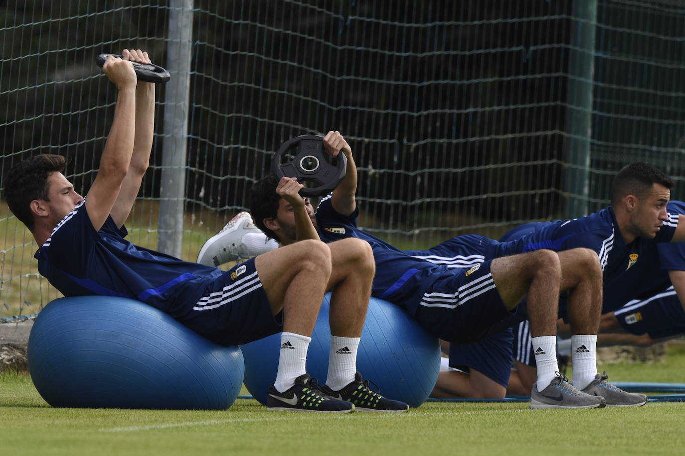 El Real Oviedo se ejercita para enfrentarse en óptimas condiciones a la pretemporada