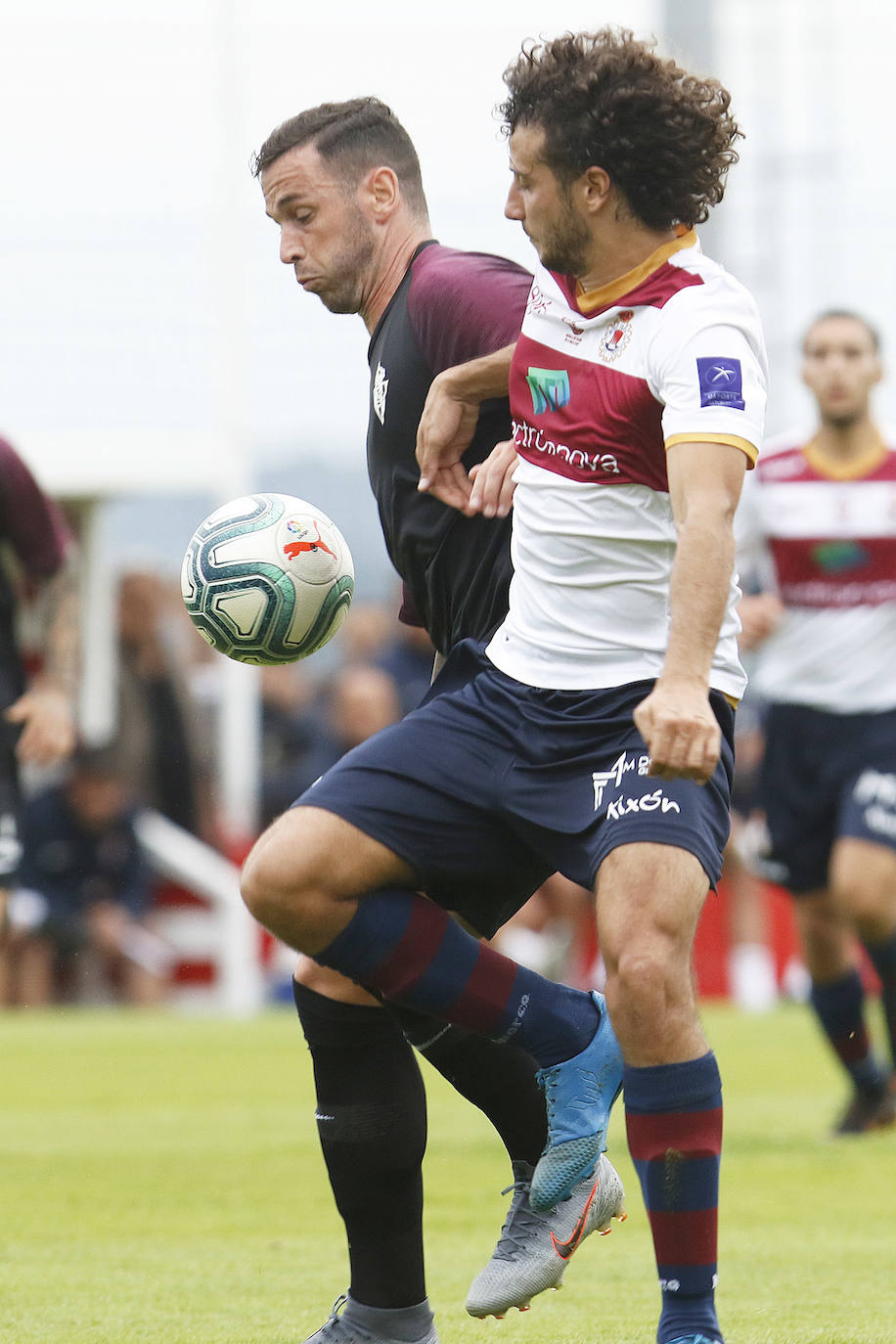 El Sporting se impuso con claridad al Gijón Industrial en el primer partido de la pretemporada disputado este miércoles en la Escuela de Fútbol de Mareo. Los aficionados pudieron disfrutar de los primeros minutos de Álvaro Vázquez, Unai Medina y Javi Fuego con la elástica gijonesa. 