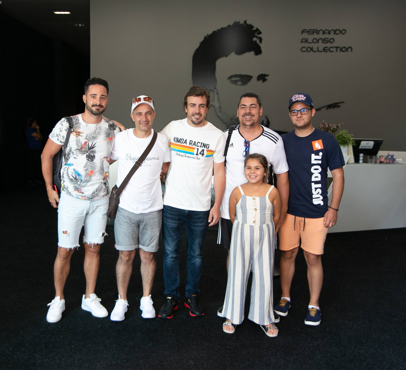 El piloto asturiano Fernando Alonso presentó esta mañana en su circuito de Llanera el Liberbank Challeng, el torneo de conducción en simulador que será una de las sensaciones que se podrán vivir en el Pabellón Liberbank de la Feria de Muestras. 