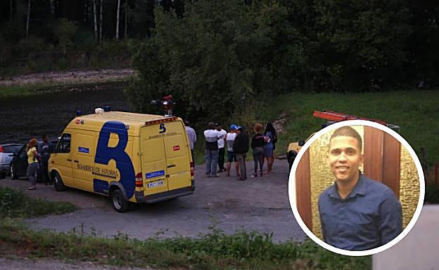 Efectivos de Bomberos junto al río Nalón. En la imagen de la derecha, Carlos Antonio Rosario Rosario, el joven desaparecido.