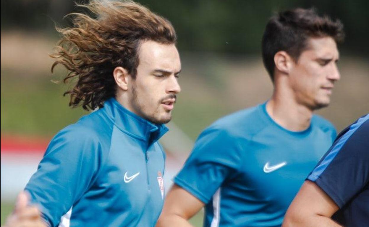 Pelayo Suárez, durante el entrenamiento de este jueves en Mareo.