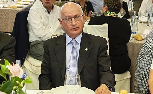 Juan Luis Álvarez del Busto, Insignia de Oro del Centro Asturiano de La Coruña