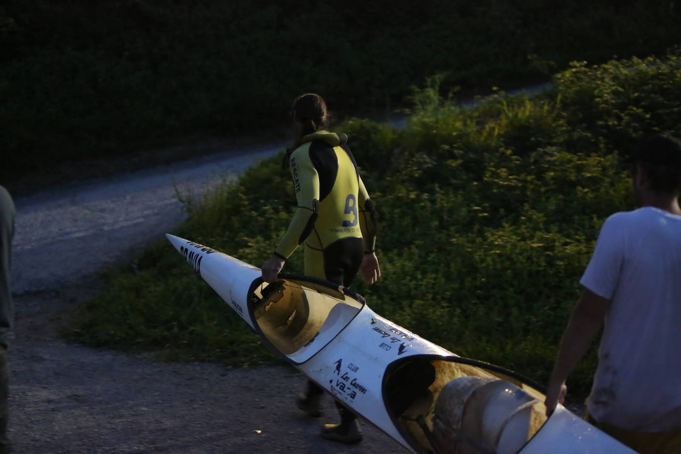 Fotos: Buscan a un hombre desaparecido cuando nadaba en el Nalón