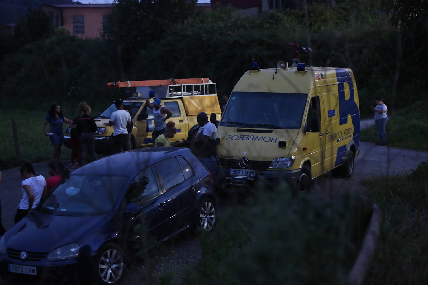 Fotos: Buscan a un hombre desaparecido cuando nadaba en el Nalón