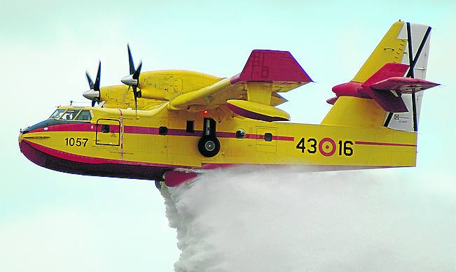 43 Grupo CL 415 Canadair. El 43 grupo cuenta con cuatro CL 415 a su disposición para atacar todo incendio forestal que pueda producirse en cualquier punto de España.