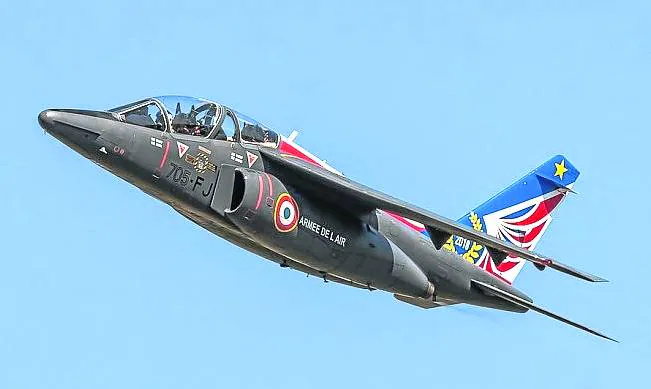 Alpha Jet. Un caza ligero del Ejército del Aire francés que fue una referencia en los años 80, hasta que fue superado técnicamente por el Dassault Rafale.