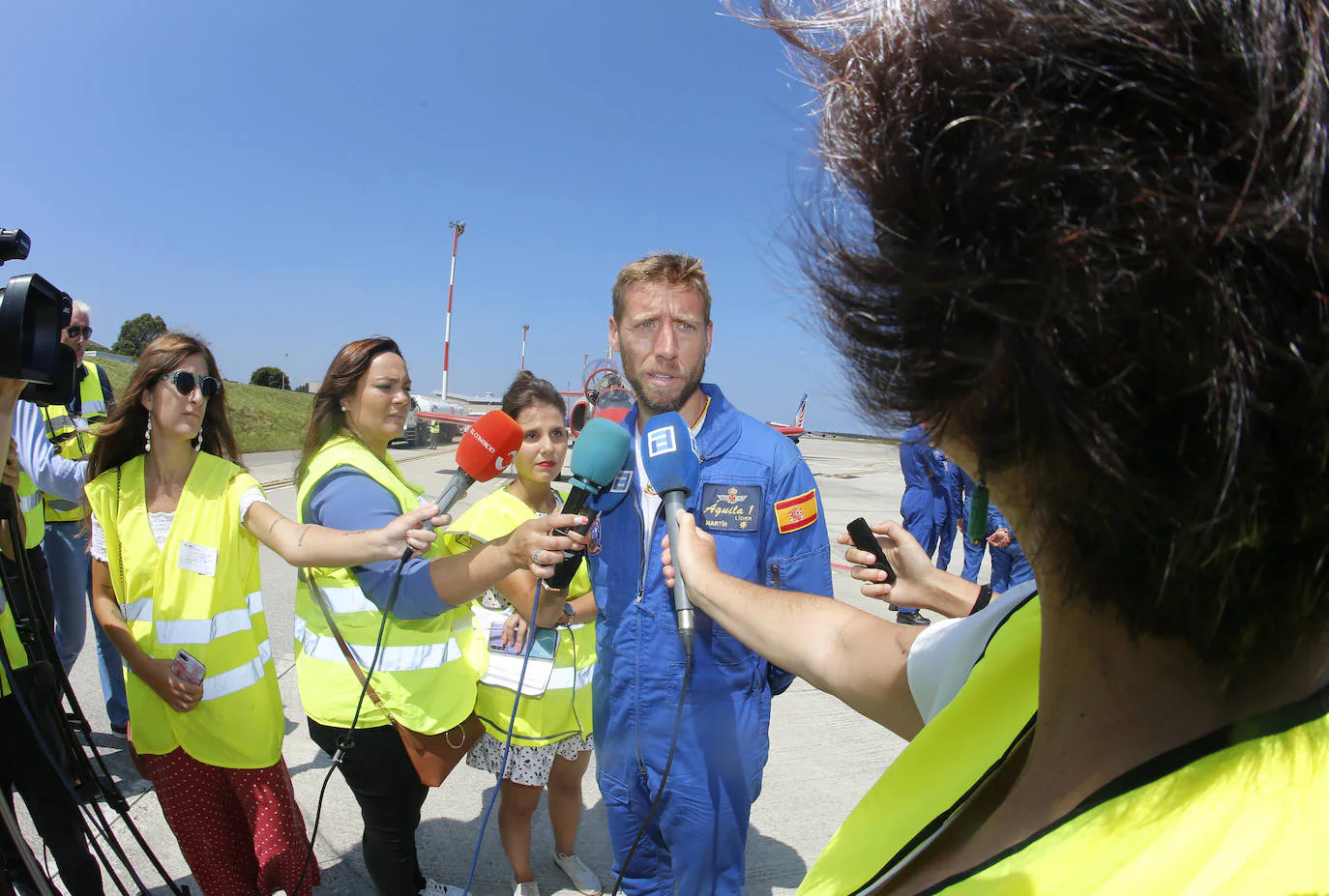 Es una de las mejores patrullas del mundo: la Patrulla Águila, la patrulla acrobática oficial del Ejército del Aire que este año ya contará con dos mujeres a los mandos. Su tabla, un ejercicio de máxima coordinación, es una de las que tiene mejor acogida tiene en el Festival Aéreo Internacional de Gijón.