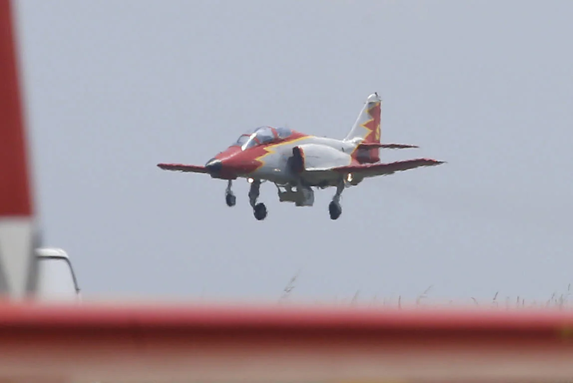 Es una de las mejores patrullas del mundo: la Patrulla Águila, la patrulla acrobática oficial del Ejército del Aire que este año ya contará con dos mujeres a los mandos. Su tabla, un ejercicio de máxima coordinación, es una de las que tiene mejor acogida tiene en el Festival Aéreo Internacional de Gijón.