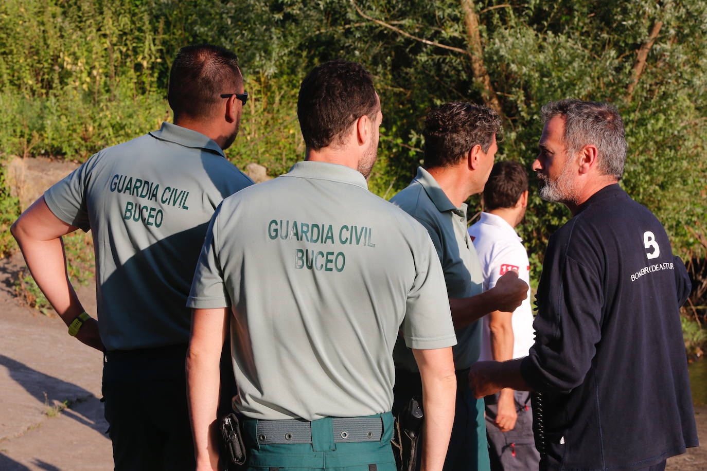 Carlos Antonio Rosario, de origen dominicano y residente en Avilés, estaba con otros cuatro amigos, que le vieron hundirse en el agua
