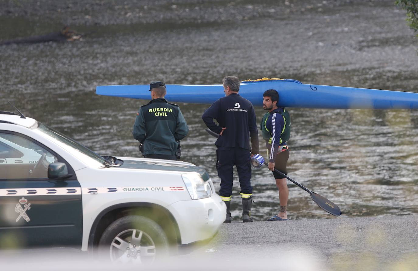 Carlos Antonio Rosario, de origen dominicano y residente en Avilés, estaba con otros cuatro amigos, que le vieron hundirse en el agua