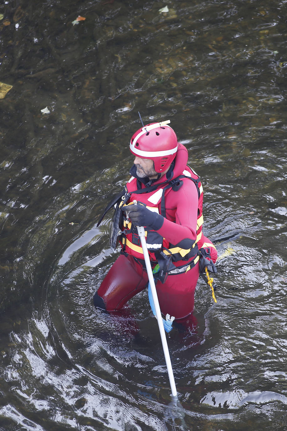 Carlos Antonio Rosario, de origen dominicano y residente en Avilés, estaba con otros cuatro amigos, que le vieron hundirse en el agua