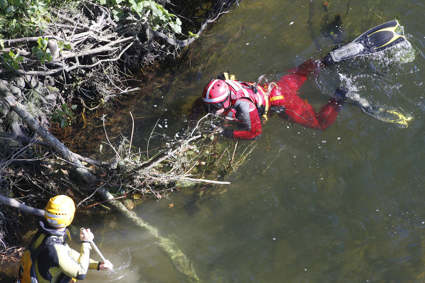 Carlos Antonio Rosario, de origen dominicano y residente en Avilés, estaba con otros cuatro amigos, que le vieron hundirse en el agua