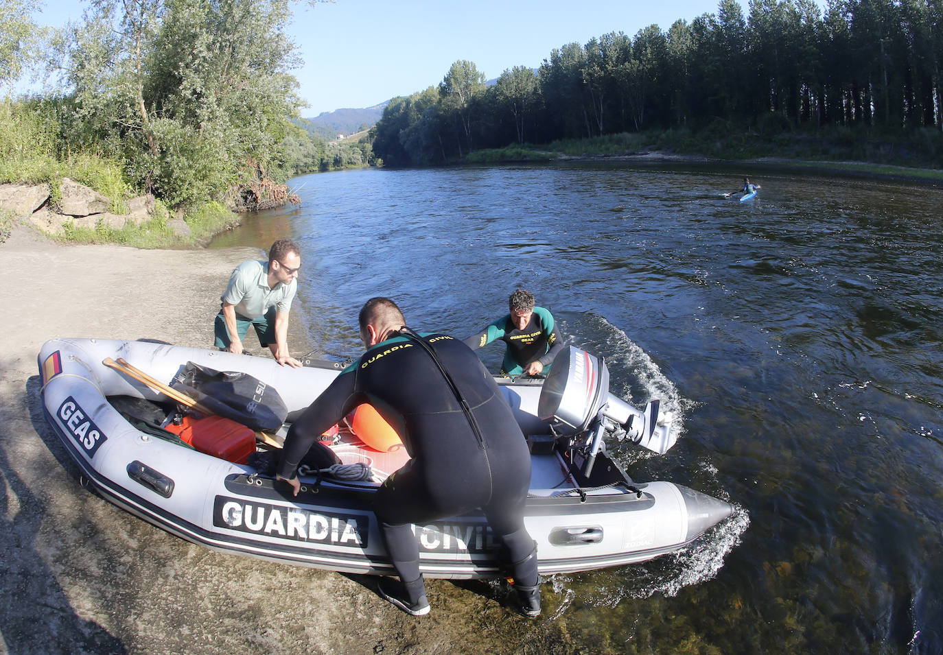 Carlos Antonio Rosario, de origen dominicano y residente en Avilés, estaba con otros cuatro amigos, que le vieron hundirse en el agua