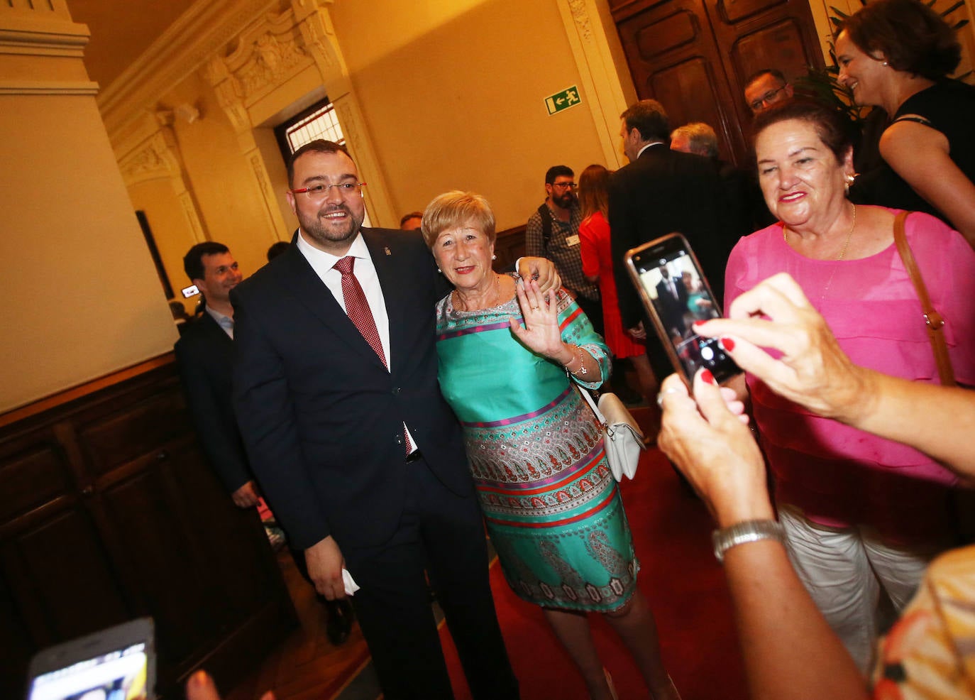 Cientos de personas estuvieron presentes en la Junta General en el acto de toma de posesión de Adrián Barbón.