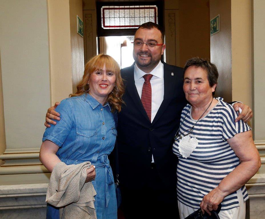 Cientos de personas estuvieron presentes en la Junta General en el acto de toma de posesión de Adrián Barbón.