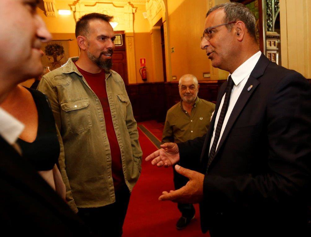 Cientos de personas estuvieron presentes en la Junta General en el acto de toma de posesión de Adrián Barbón.