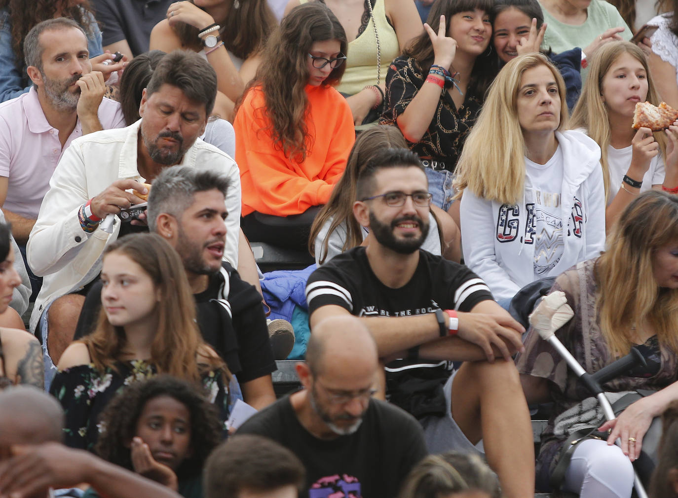 Los concursantes de la última edición del programa 'Operación Triunfo' congregaron a unos 4.000 incondicionales la explanada de Marina Civil.