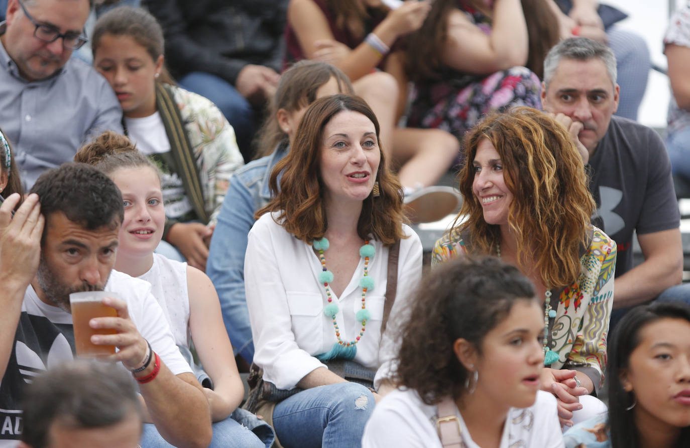 Los concursantes de la última edición del programa 'Operación Triunfo' congregaron a unos 4.000 incondicionales la explanada de Marina Civil.