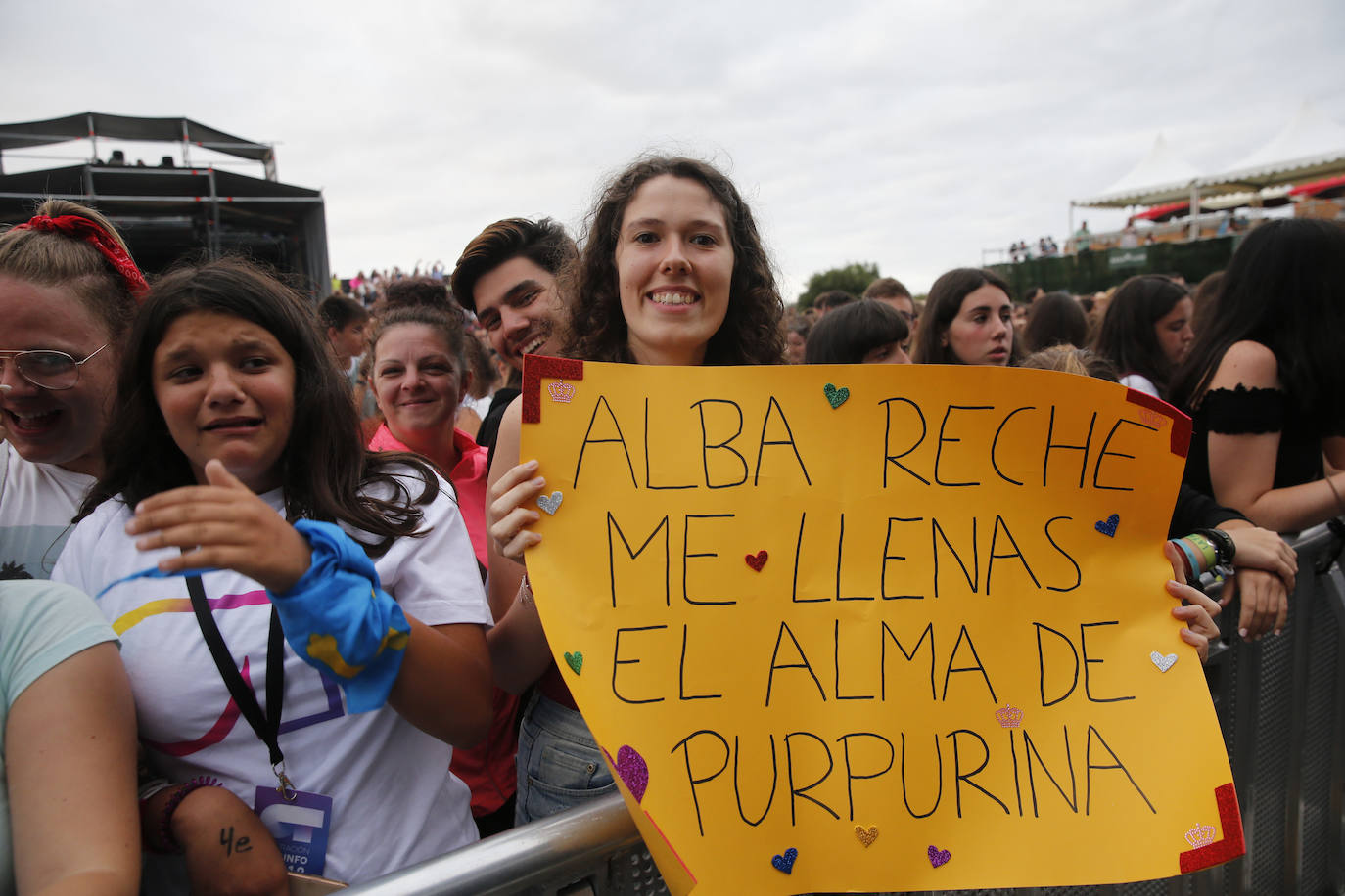 Los concursantes de la última edición del programa 'Operación Triunfo' congregaron a unos 4.000 incondicionales la explanada de Marina Civil.