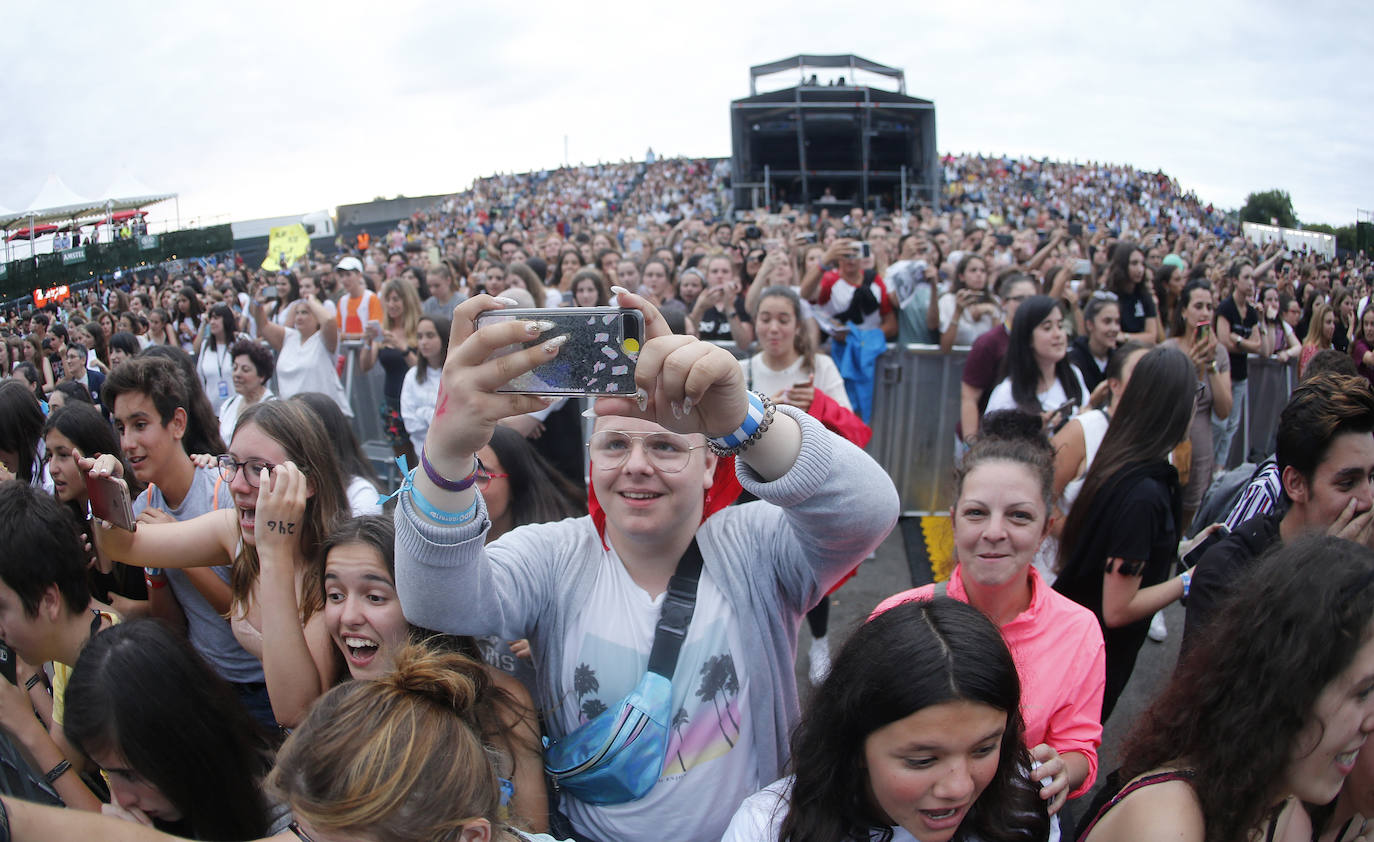 Los concursantes de la última edición del programa 'Operación Triunfo' congregaron a unos 4.000 incondicionales la explanada de Marina Civil.