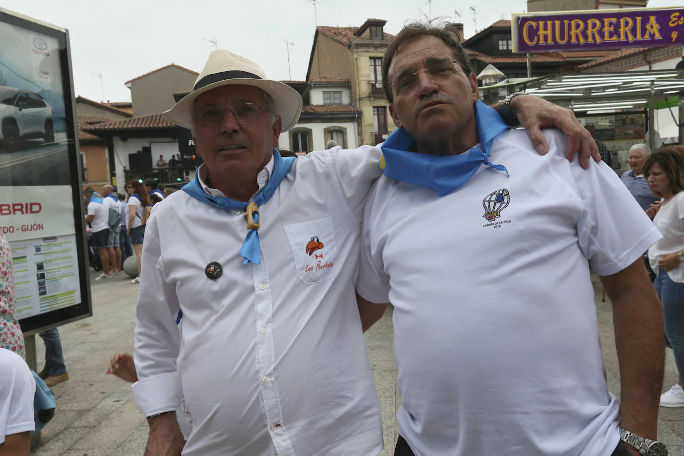 El campo de Los campos de la Sobatiella reciben a cientos de personas para disfrutar de una jornada festiva en la se pone coto al botellón. 