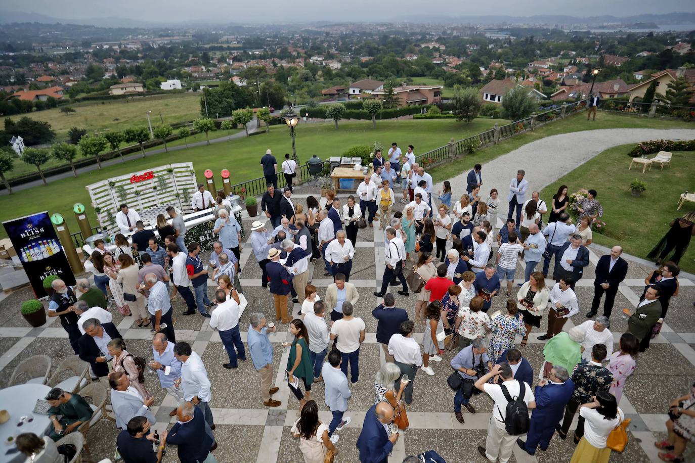 Este lunes tuvo lugar la entrega de los Premios Calderetas de Don Calixto en el Palacio de La Riega, en donde se reconoció a Albert Adrià, como Maestro Nacional; El Cenador del Azul, Maestro Asturiano, y Ricardo Fernández a la proyección. Marcos Granda estrena un nuevo premio al Impulso Gastronómico.