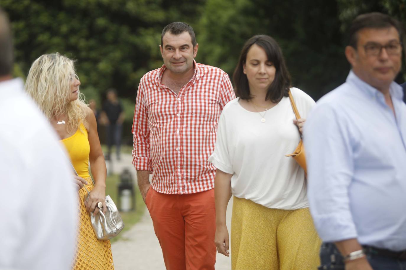 Este lunes tuvo lugar la entrega de los Premios Calderetas de Don Calixto en el Palacio de La Riega, en donde se reconoció a Albert Adrià, como Maestro Nacional; El Cenador del Azul, Maestro Asturiano, y Ricardo Fernández a la proyección. Marcos Granda estrena un nuevo premio al Impulso Gastronómico.