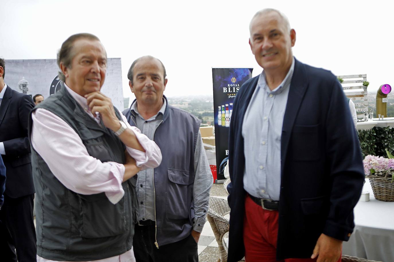 Este lunes tuvo lugar la entrega de los Premios Calderetas de Don Calixto en el Palacio de La Riega, en donde se reconoció a Albert Adrià, como Maestro Nacional; El Cenador del Azul, Maestro Asturiano, y Ricardo Fernández a la proyección. Marcos Granda estrena un nuevo premio al Impulso Gastronómico.