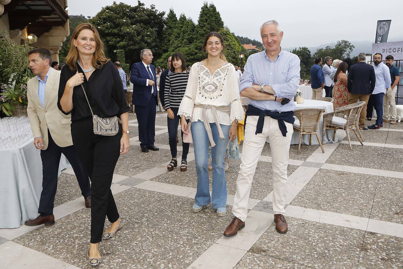 Este lunes tuvo lugar la entrega de los Premios Calderetas de Don Calixto en el Palacio de La Riega, en donde se reconoció a Albert Adrià, como Maestro Nacional; El Cenador del Azul, Maestro Asturiano, y Ricardo Fernández a la proyección. Marcos Granda estrena un nuevo premio al Impulso Gastronómico.