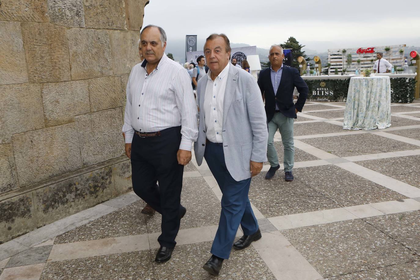 Este lunes tuvo lugar la entrega de los Premios Calderetas de Don Calixto en el Palacio de La Riega, en donde se reconoció a Albert Adrià, como Maestro Nacional; El Cenador del Azul, Maestro Asturiano, y Ricardo Fernández a la proyección. Marcos Granda estrena un nuevo premio al Impulso Gastronómico.