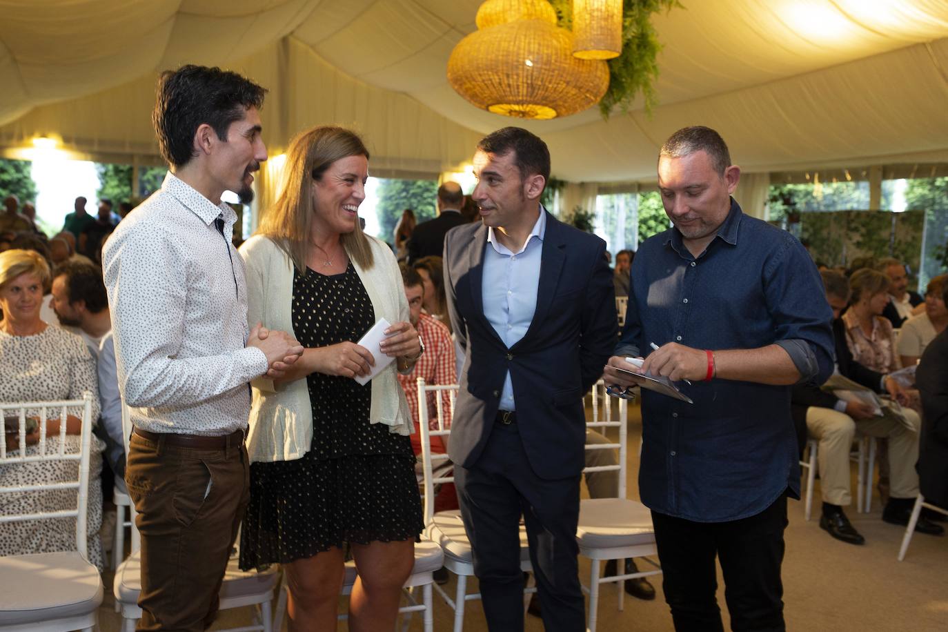 Este lunes tuvo lugar la entrega de los Premios Calderetas de Don Calixto en el Palacio de La Riega, en donde se reconoció a Albert Adrià, como Maestro Nacional; El Cenador del Azul, Maestro Asturiano, y Ricardo Fernández a la proyección. Marcos Granda estrena un nuevo premio al Impulso Gastronómico.