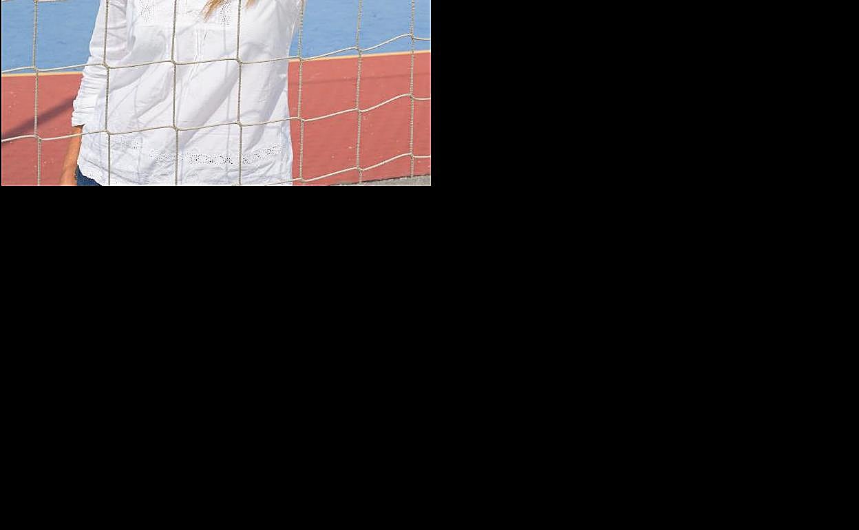 Iris Álvarez, en uno de los parques infantiles del concejo. 