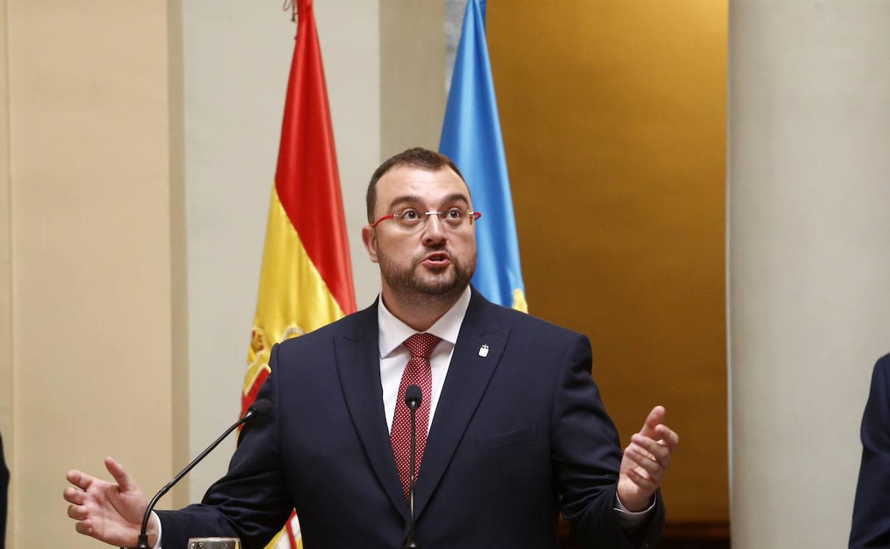 Adrián Barbón, en la toma de posesión del sábado. 