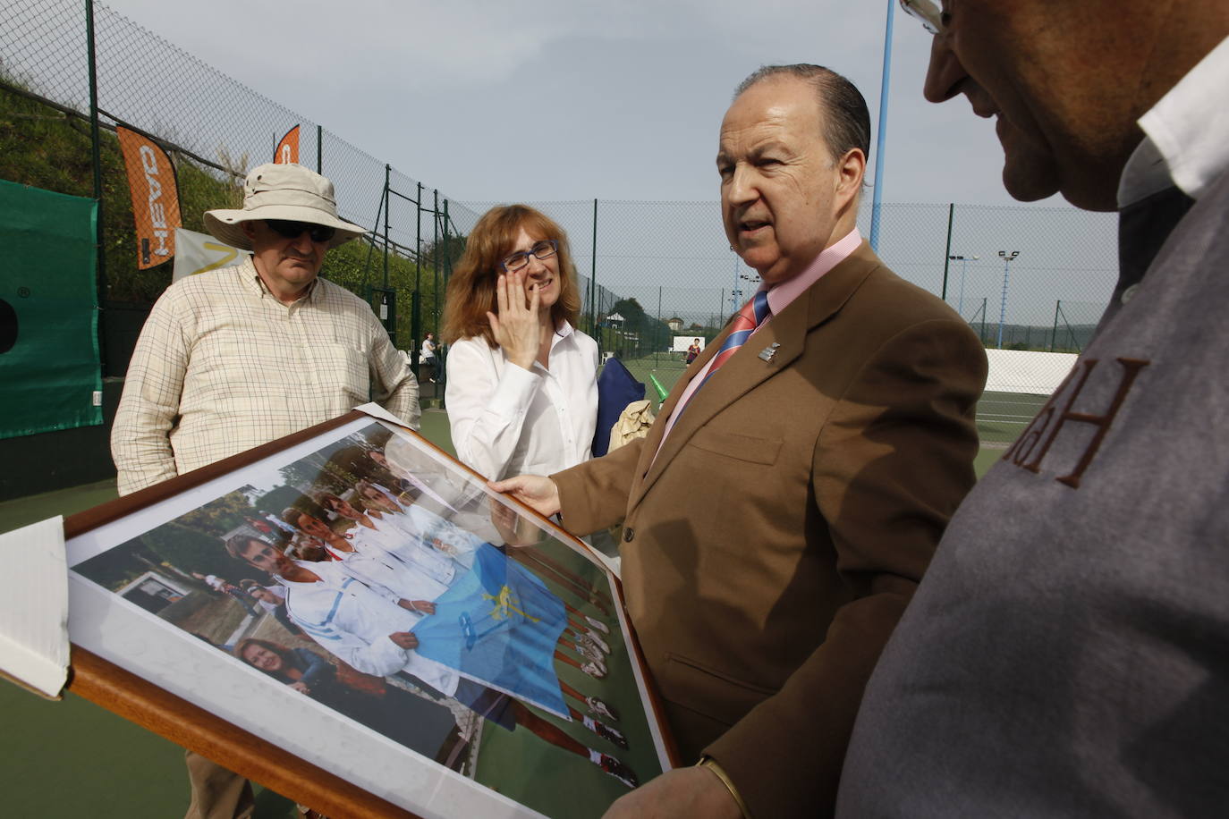 A sus 80 años continuaba al frente de la Federación Asturiana de Tenis. Desde Avilés, donde estuvo al frente del Real Club de Tenis, puso al Principado en el mapa del tenis mundial. 