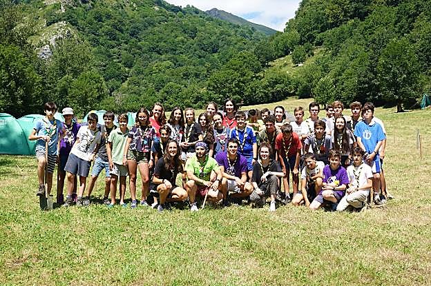 Los scouts, el 20 de julio, cuando se instalaron en un campamento en Sellaño, en el concejo de Ponga. 