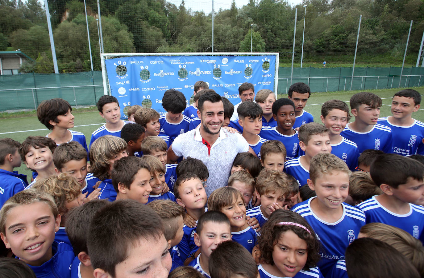 El jugador azul visitó a los niños del Campus del club