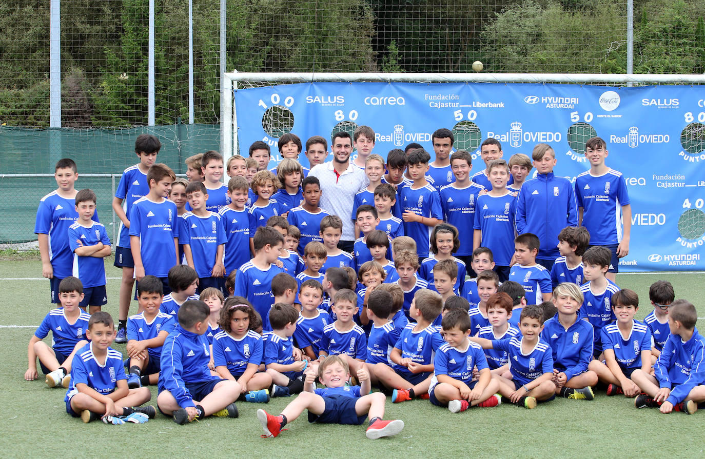 El jugador azul visitó a los niños del Campus del club