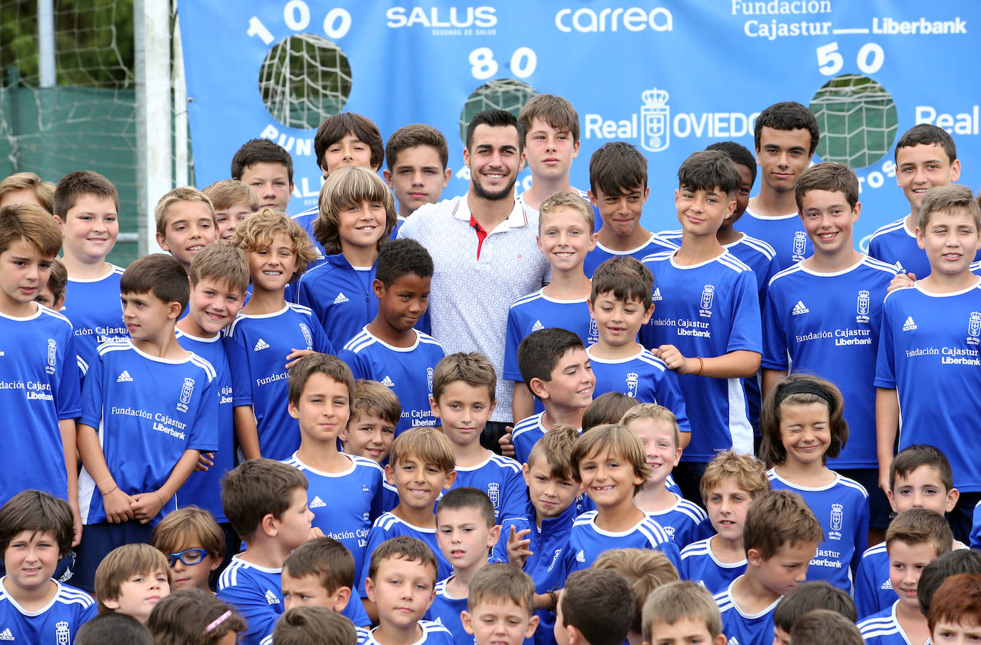 El jugador azul visitó a los niños del Campus del club