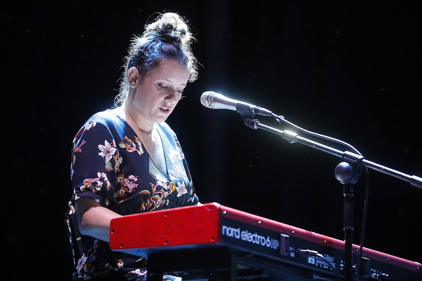 La música le ganó la partida al agua en una nueva jornada de 'Gijón Life'. Quique González subió al escenario tras la actuación de Morgan para revivir los temas más destacados de su carrera